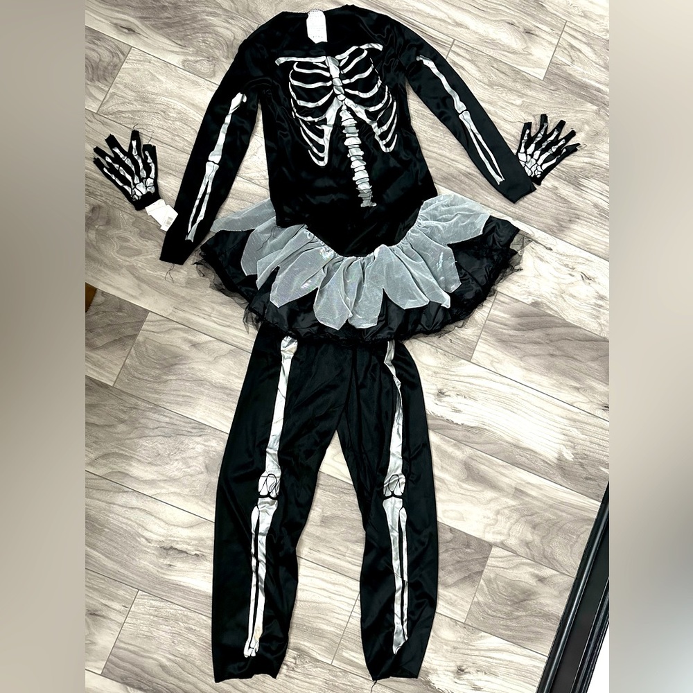 Skeleton costume size 9 youth